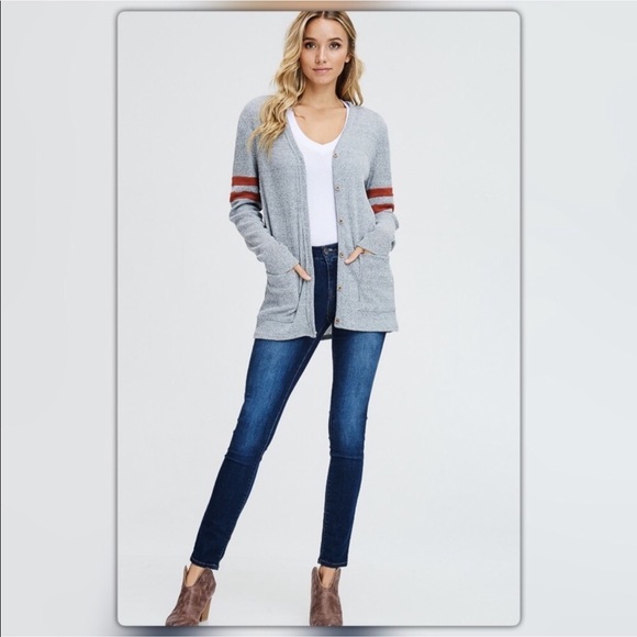 Sporty Long Sleeve Athletic Stripe Gray & Red Top - Picture 2 of 4